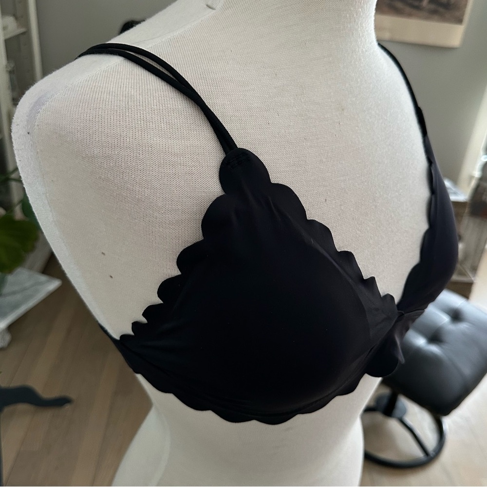 Anthropologie Scalloped Triangle Bralette in Black